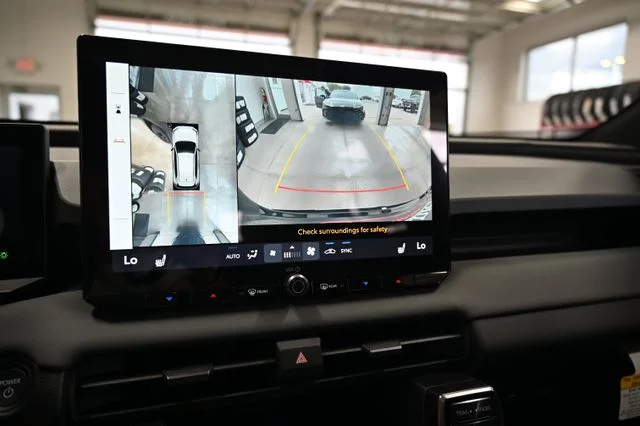2026 Toyota RAV4 Plug-in Hybrid XSE - Photo 16
