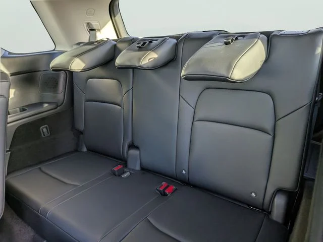 New 2026 Boulder Gray Pearl / Super Black Two-tone Nissan Platinum image 14