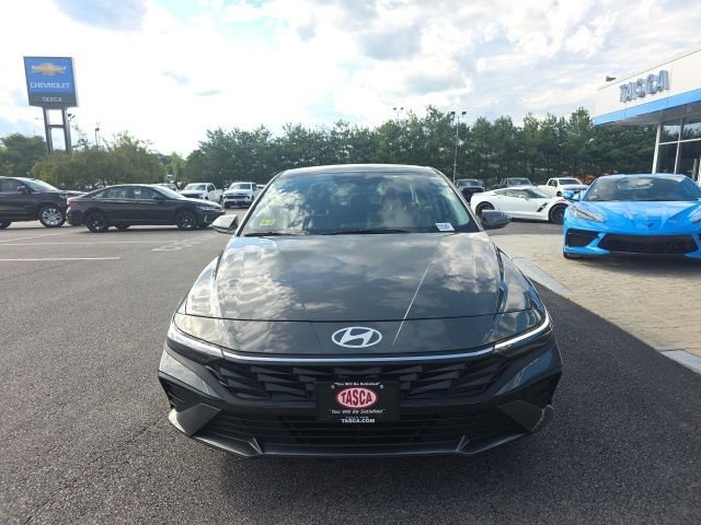 Used 2025 Gray Hyundai SE image 8