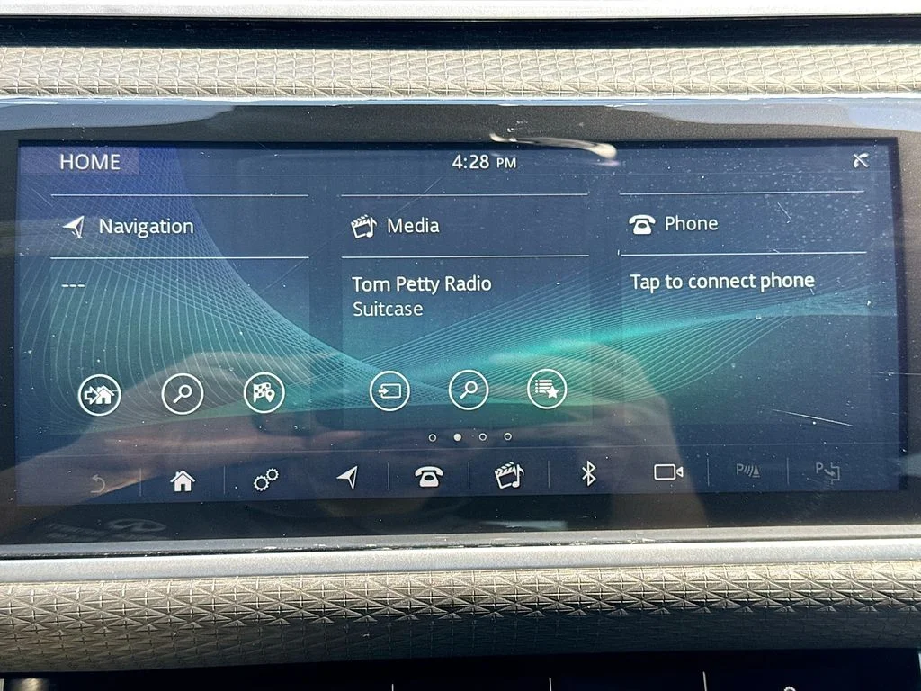 Used 2019  Land Rover SE R-Dynamic image 16