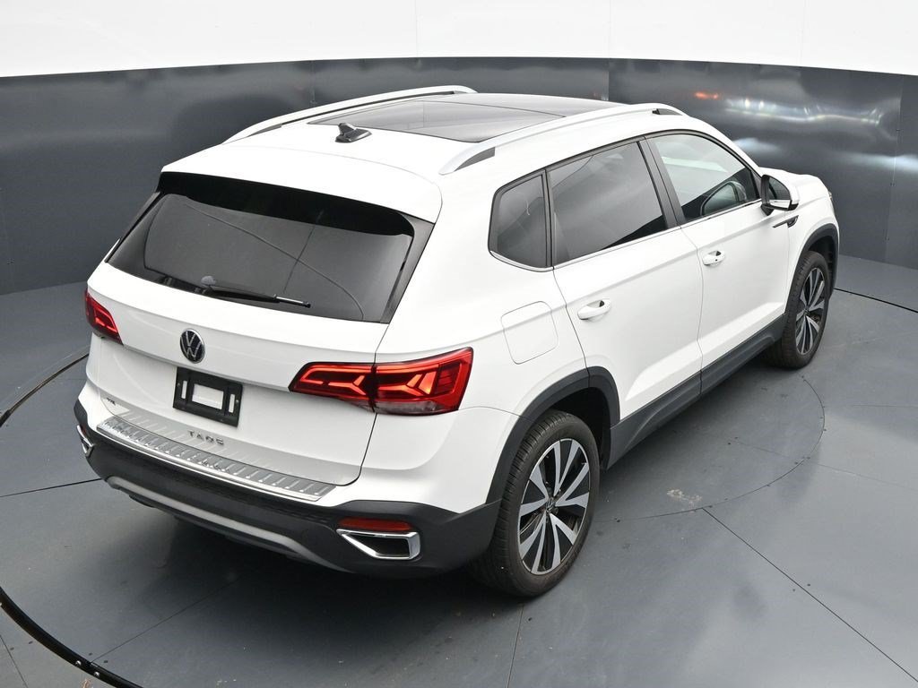 Used 2023 Pure White Volkswagen SE image 16