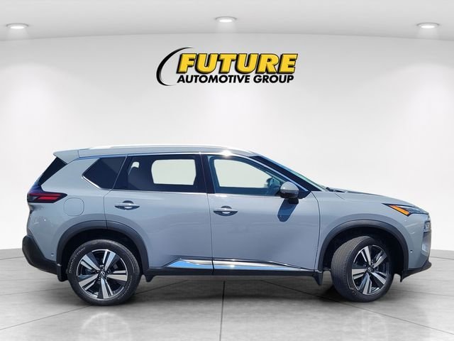Used 2023 Gray Nissan SL image 3