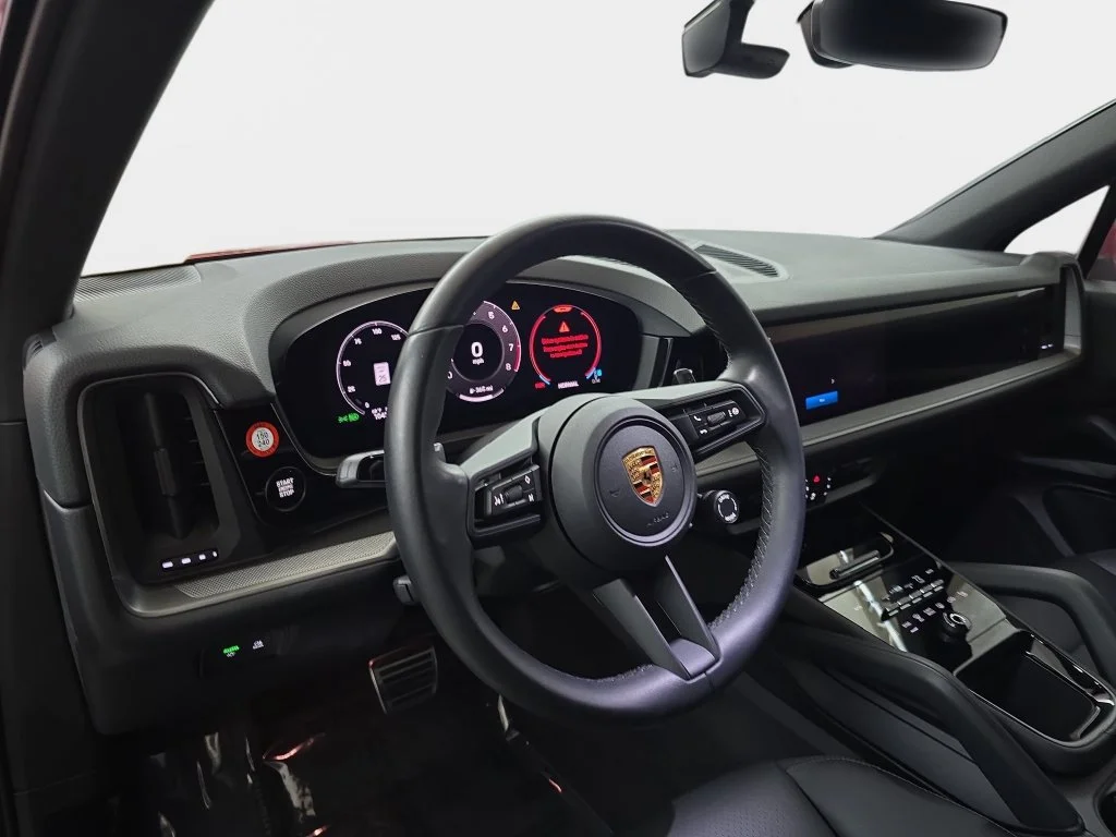 Used 2024  Porsche S image 12