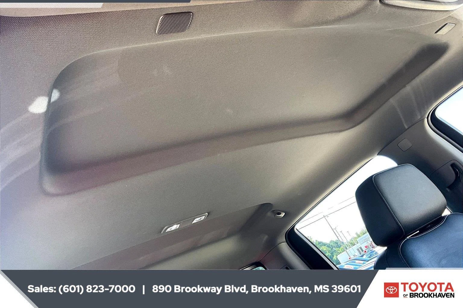 Used 2022 Cardinal Red GMC SLT image 16