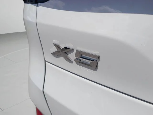 Used 2025 White BMW xDrive40i image 31