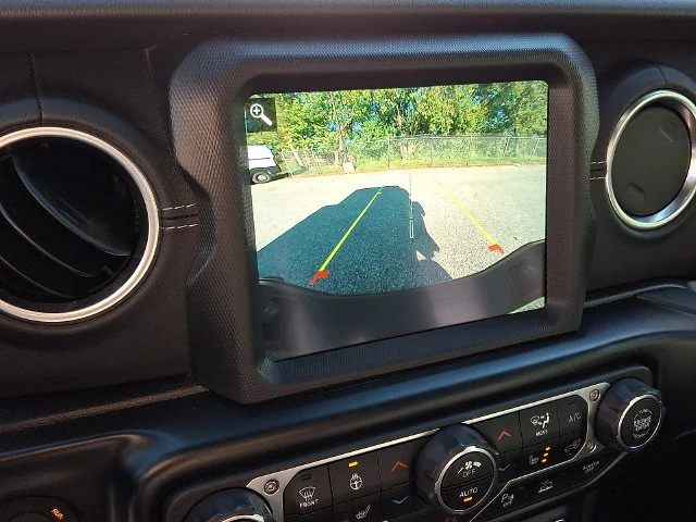 Used 2022 Green Jeep Overland image 18