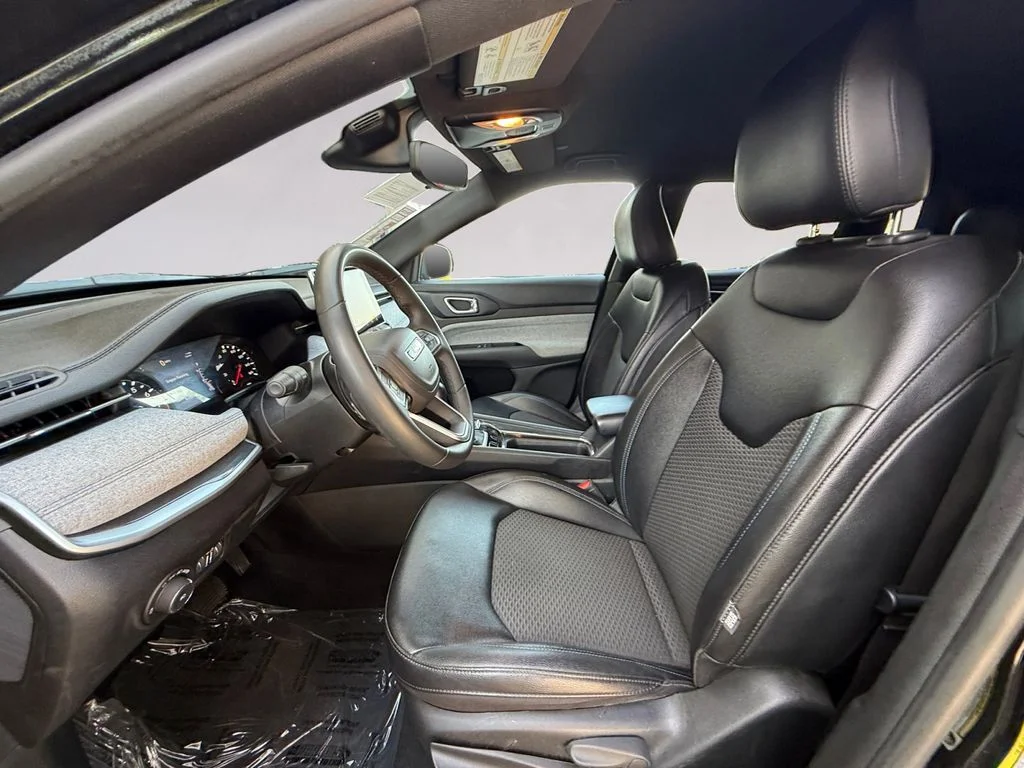 Used 2024 Black Jeep Latitude image 10