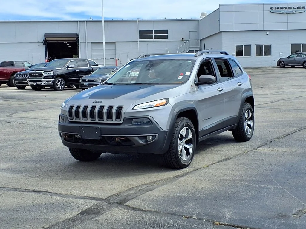 Used 2016 Jeep Cherokee Trailhawk with VIN 1C4PJMBS9GW366466 for sale in Kansas City