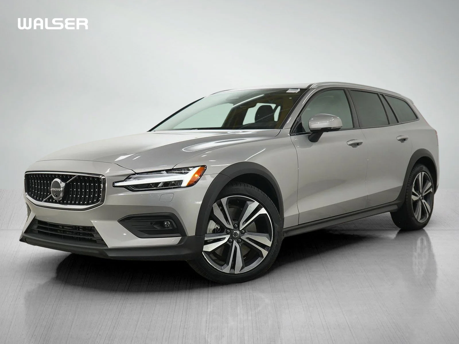 2025 Volvo V60 Cross Country's photo