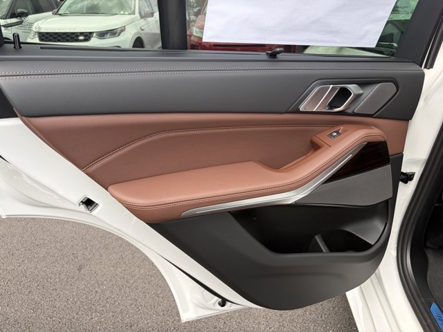 New 2026 Mineral White Metallic BMW xDrive40i image 14