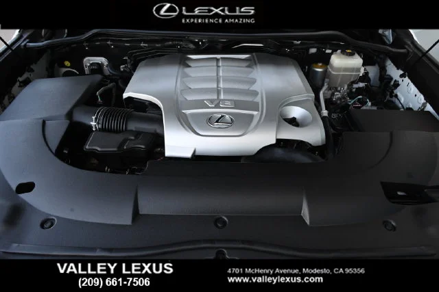 Used 2018 White Lexus 570 image 22