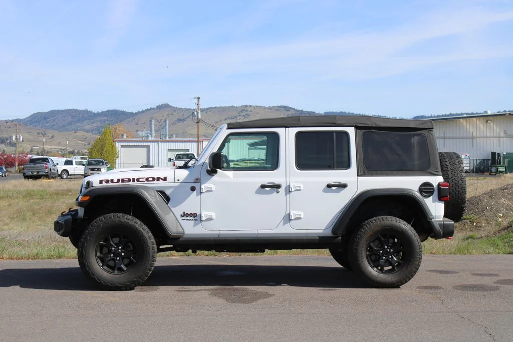 Used 2018 Bright White Clearcoat Jeep Unlimited Rubicon image 3
