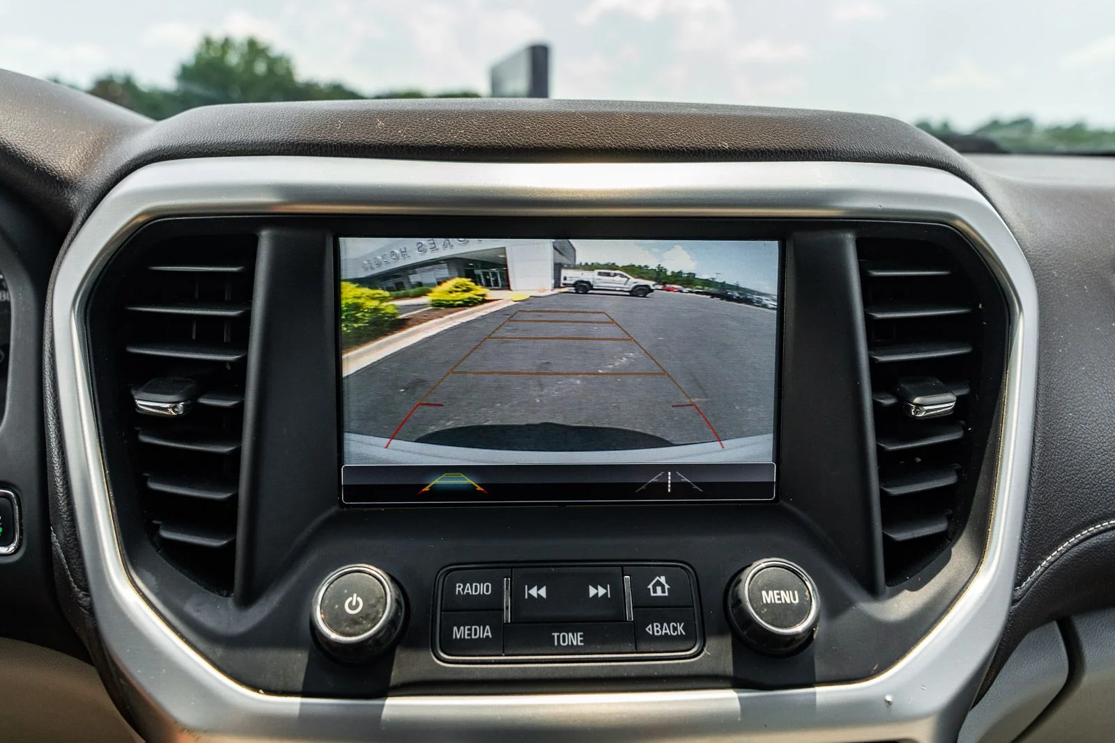 Used 2018 White GMC SLT-2 image 32