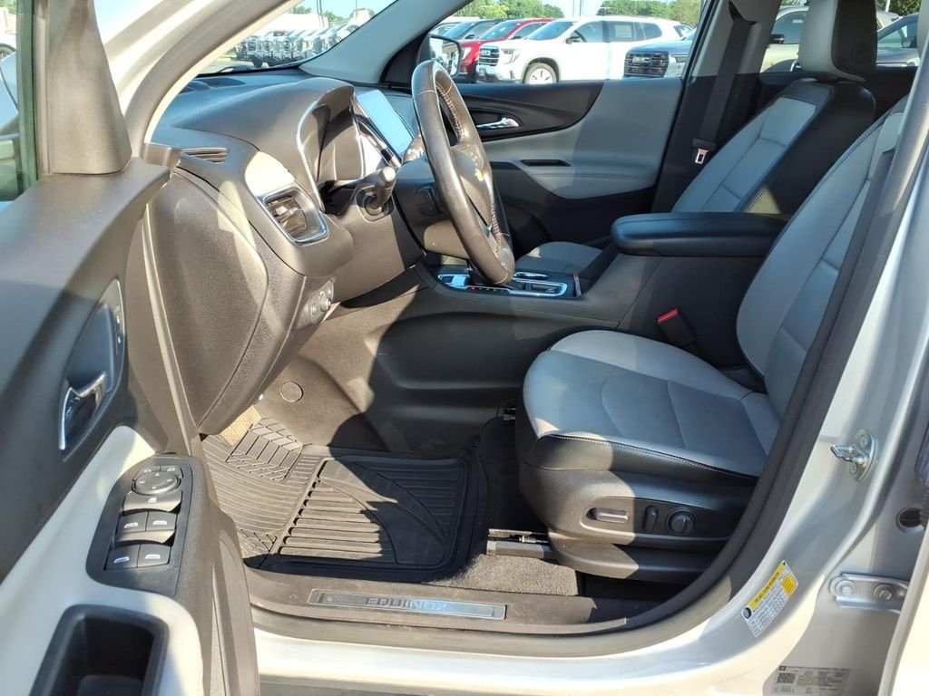 Used 2018 Silver Ice Metallic Chevrolet Premier image 19