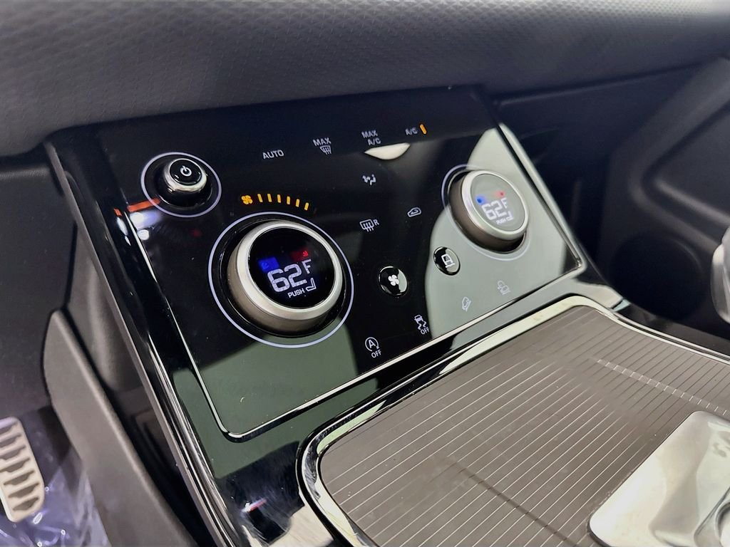 Used 2023 White Land Rover R-Dynamic S image 16