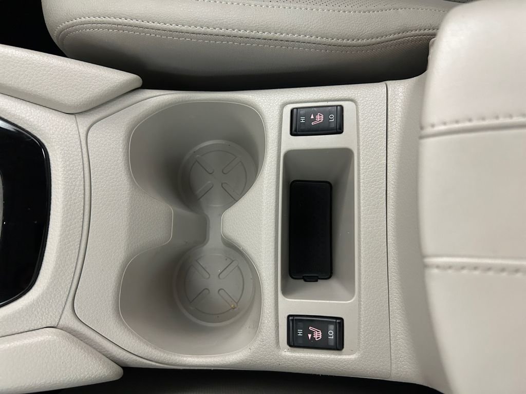 Used 2021 White Nissan SL image 23