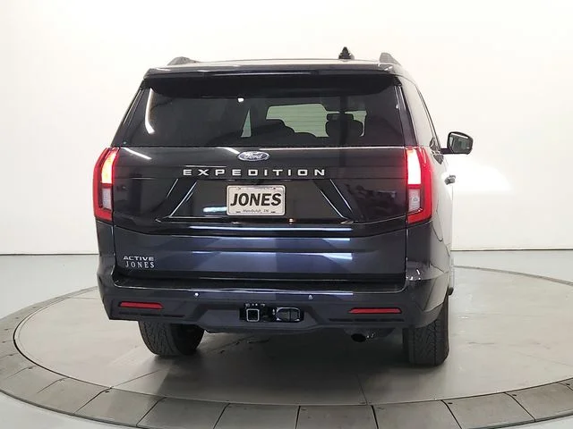 Used 2025 Gray Ford Active image 7