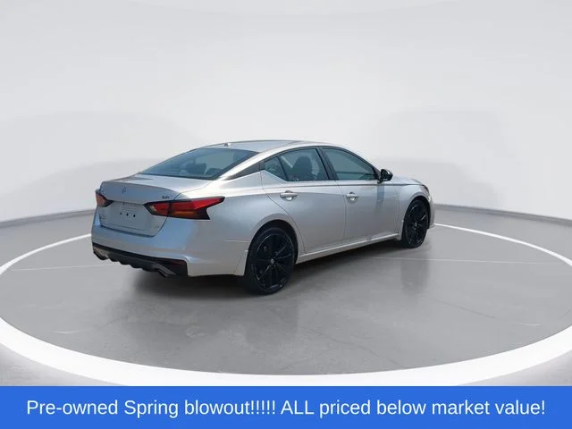 Used 2020 Silver Nissan 2.5 SR image 8
