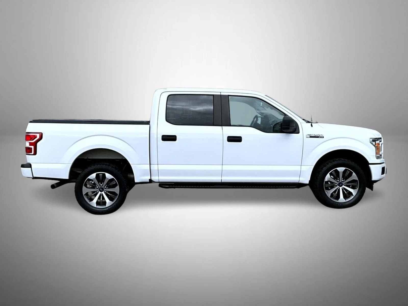 Used 2019 White Ford XL image 4