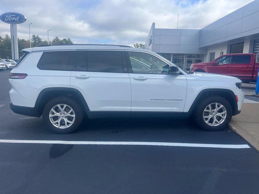 Used 2021 Bright White Clearcoat Jeep Limited image 2