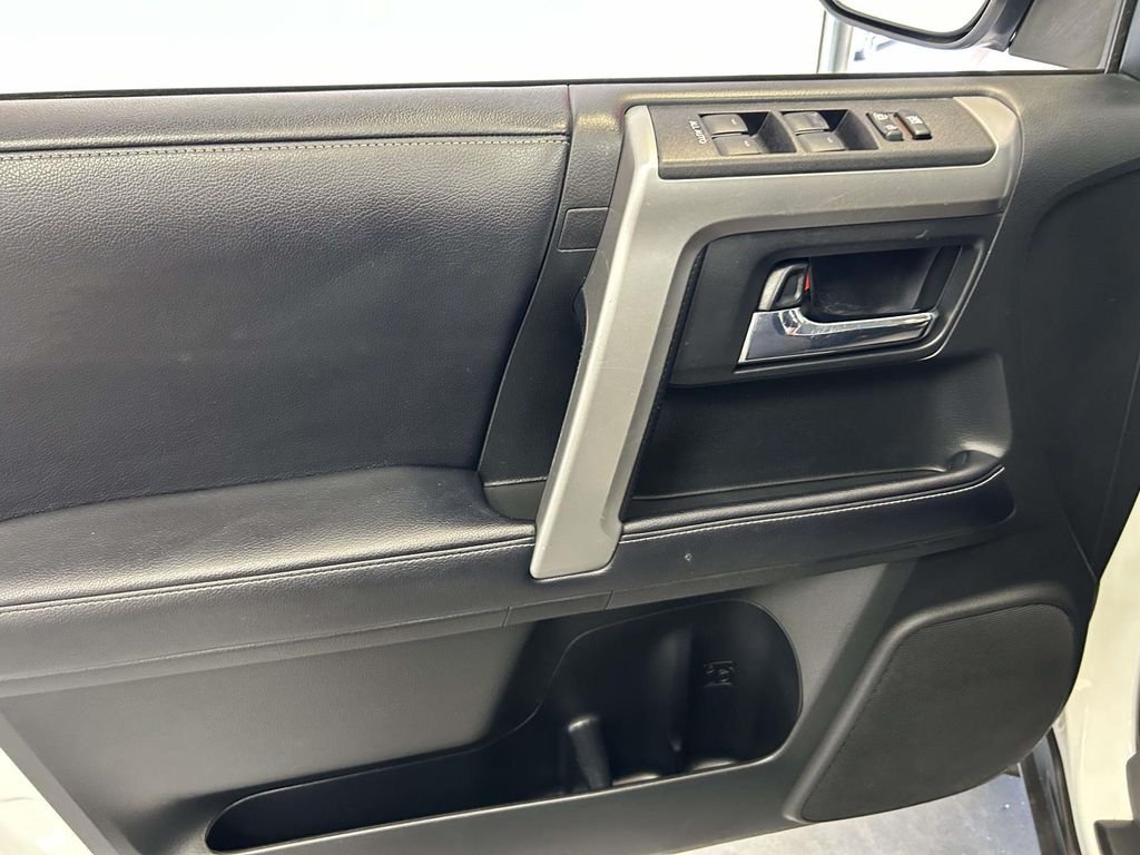 Used 2019 White Toyota SR5 image 17