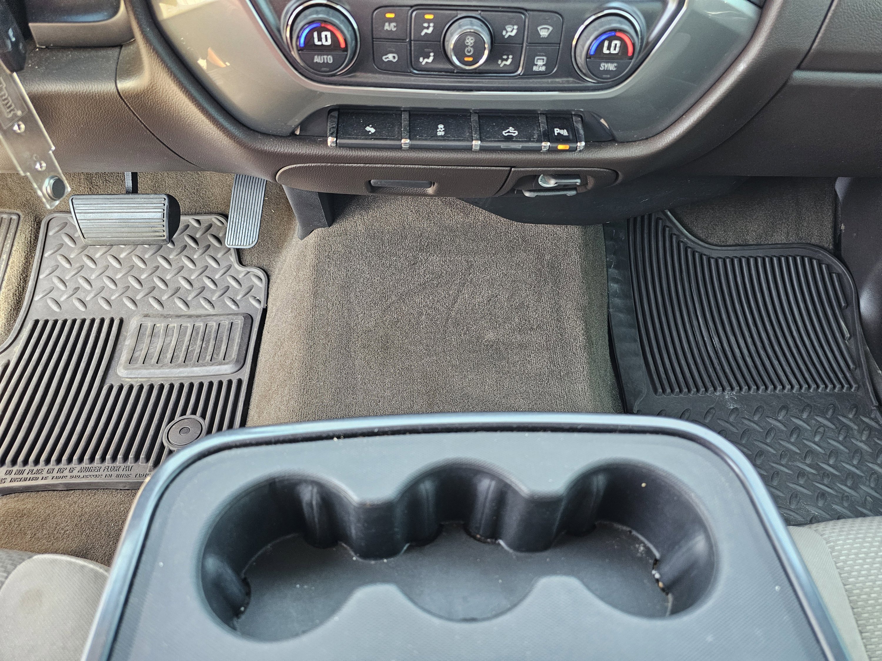 Used 2015 White Diamond Tricoat Chevrolet LT image 24