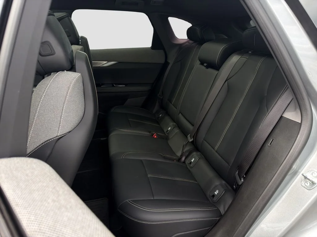 Used 2025 Silver Cadillac Luxury image 13
