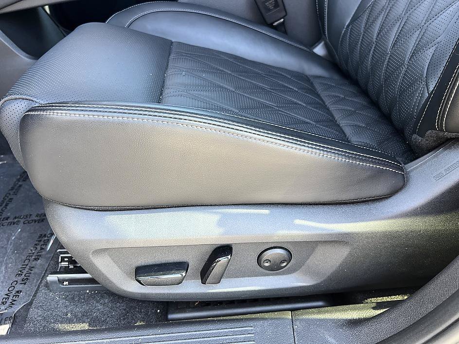 Used 2026 Super Black Nissan Platinum image 22