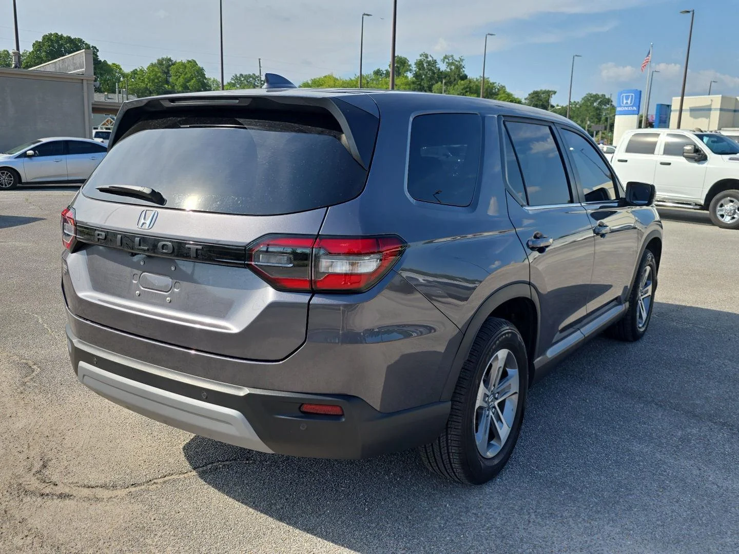 Used 2025 Modern Steel Metallic Honda EX-L image 3