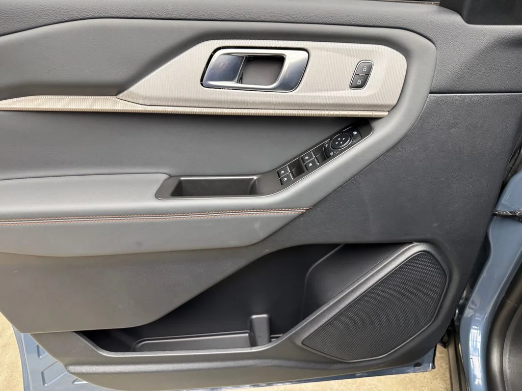 2026 Ford Explorer Active - Photo 9