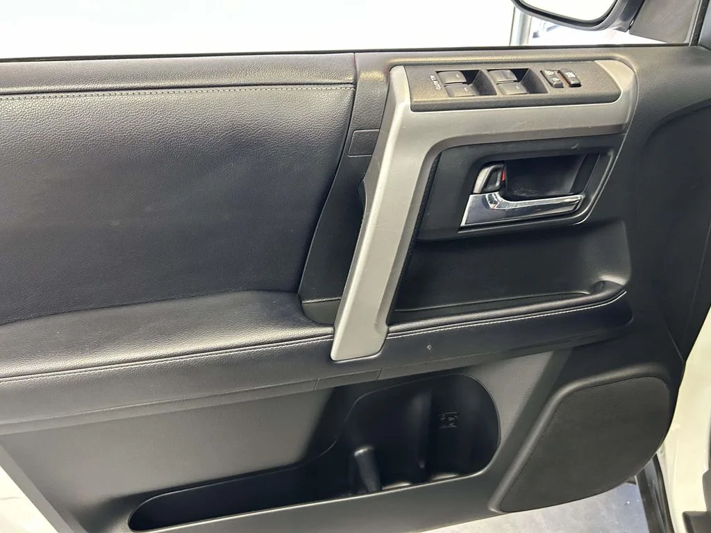 Used 2019 White Toyota SR5 image 17