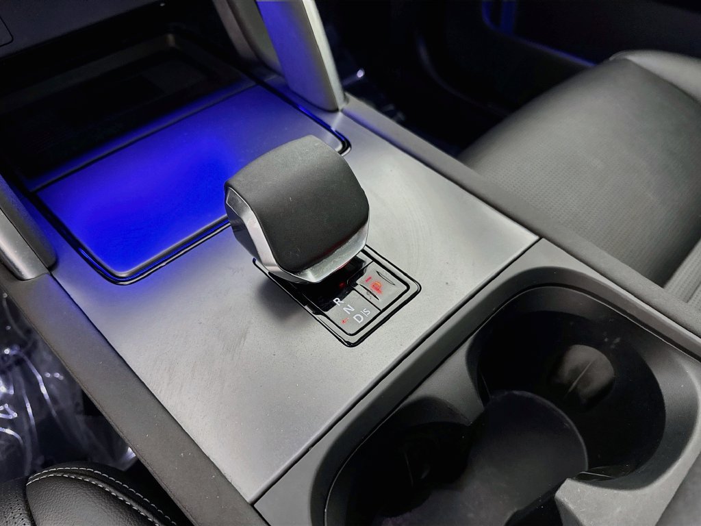 Certified Used 2025 Black Land Rover Dynamic SE image 17