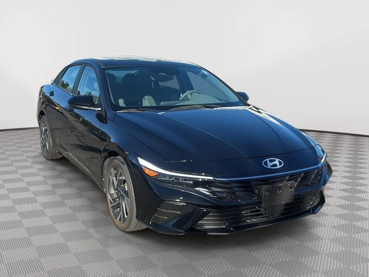 Certified Used 2025 Abyss Black Hyundai SEL Convenience image 3