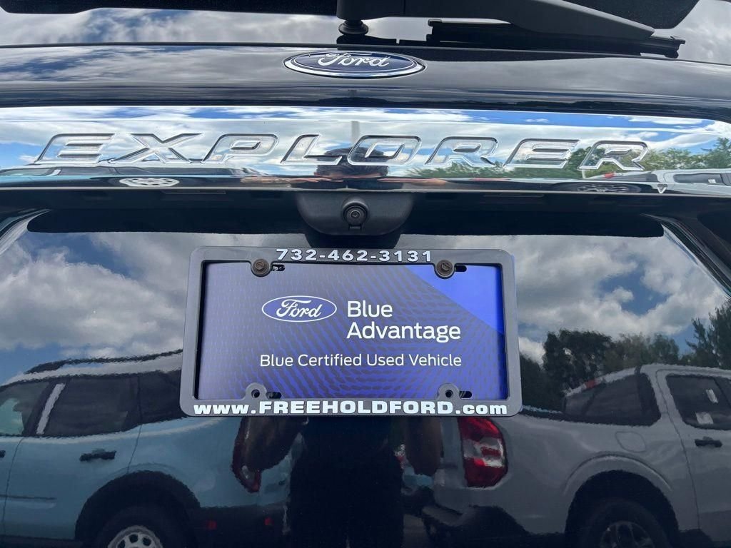 Certified Used 2022 Black Metallic Ford XLT image 13