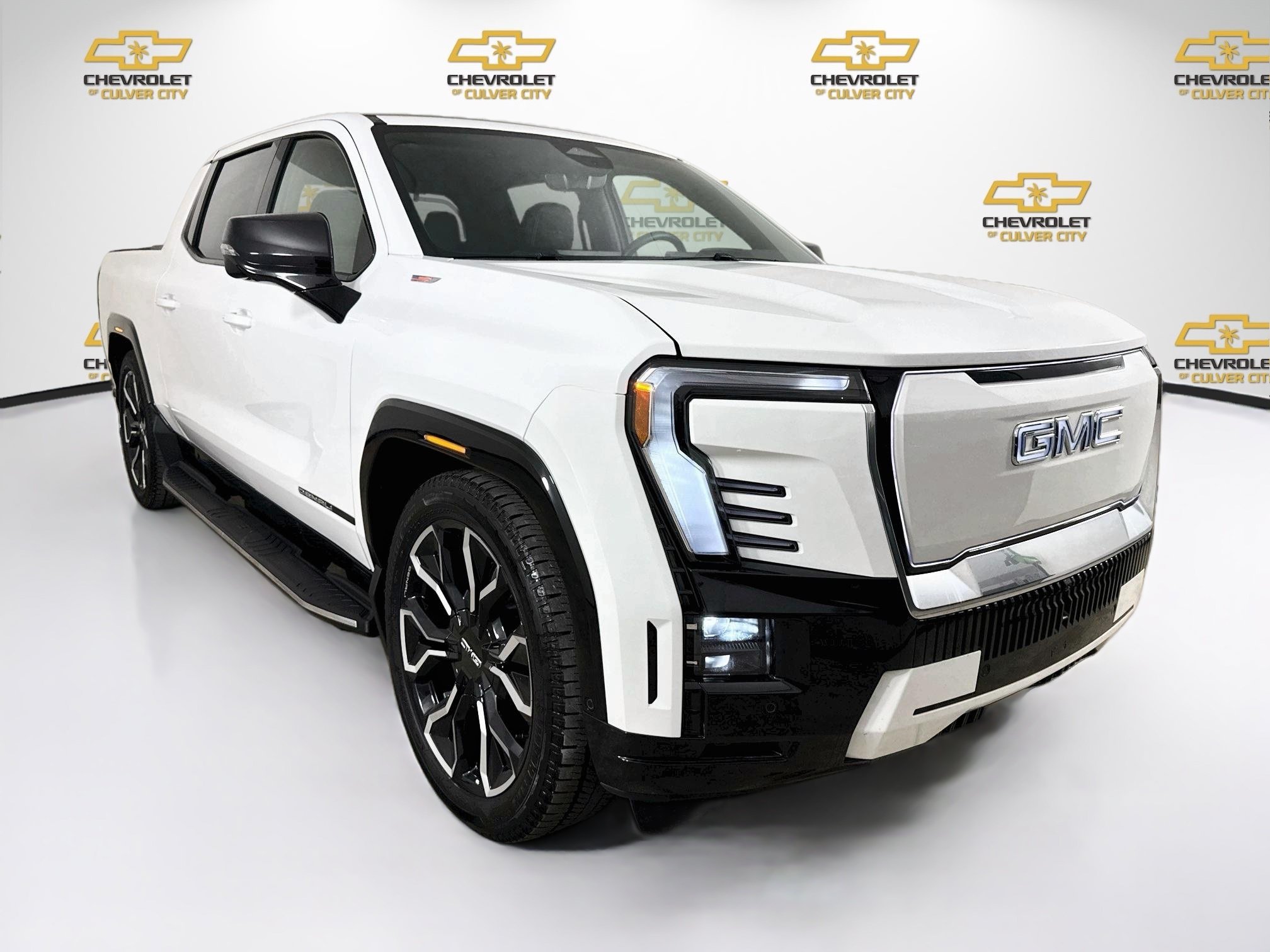 Used 2025 Summit White GMC Max Range Denali image 1