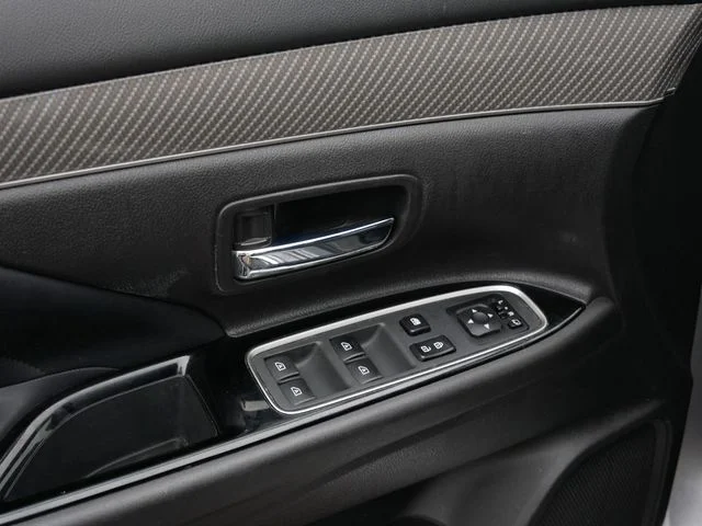 Used 2022 Mercury Gray Metallic Mitsubishi SEL image 15