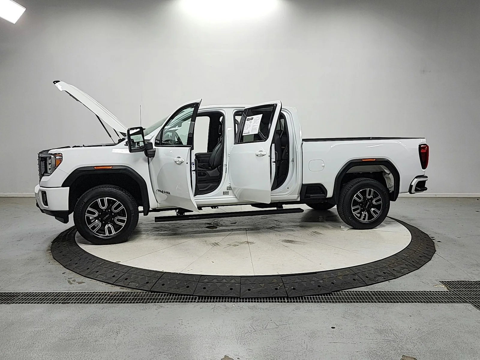Used 2022 White GMC AT4 image 13