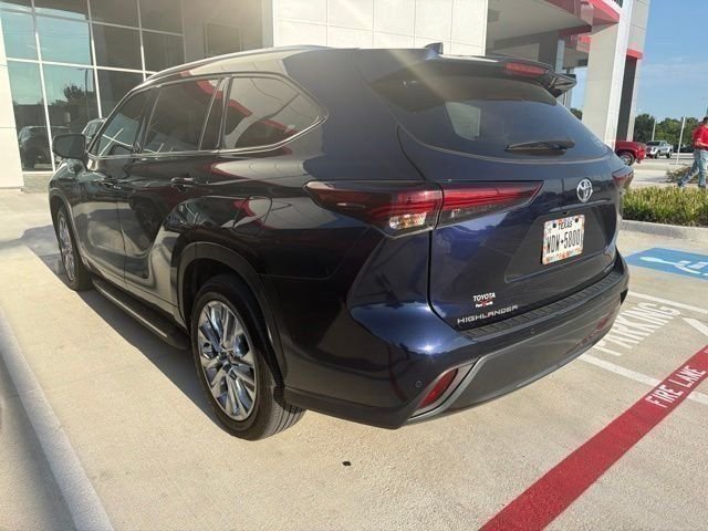 Used 2025  Toyota Limited image 4