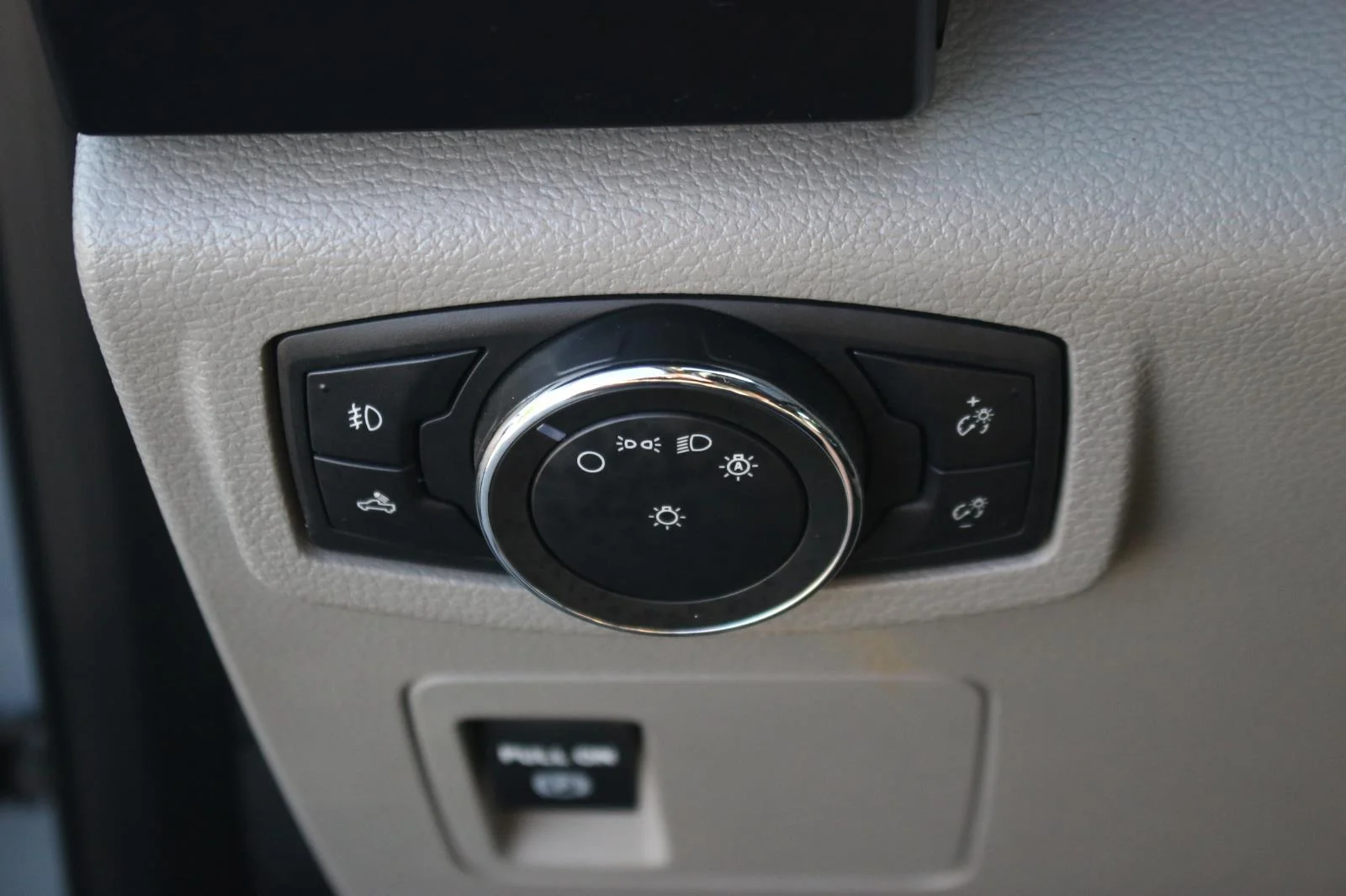 Used 2020 Grey Ford XL image 31