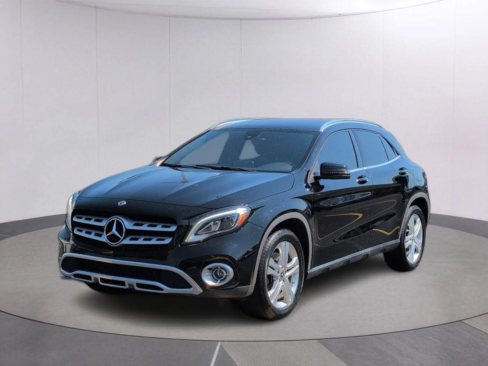 Used 2020 Night Black Mercedes-Benz GLA 250 image 1