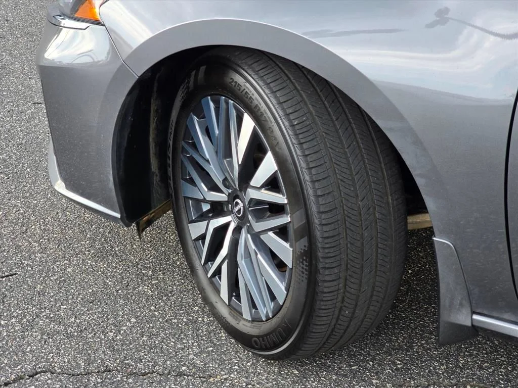 Used 2024 Gray Nissan 2.5 SV image 27