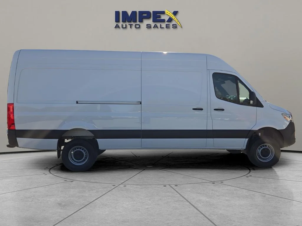 Used 2025 White Mercedes-Benz Cargo 170 WB image 6