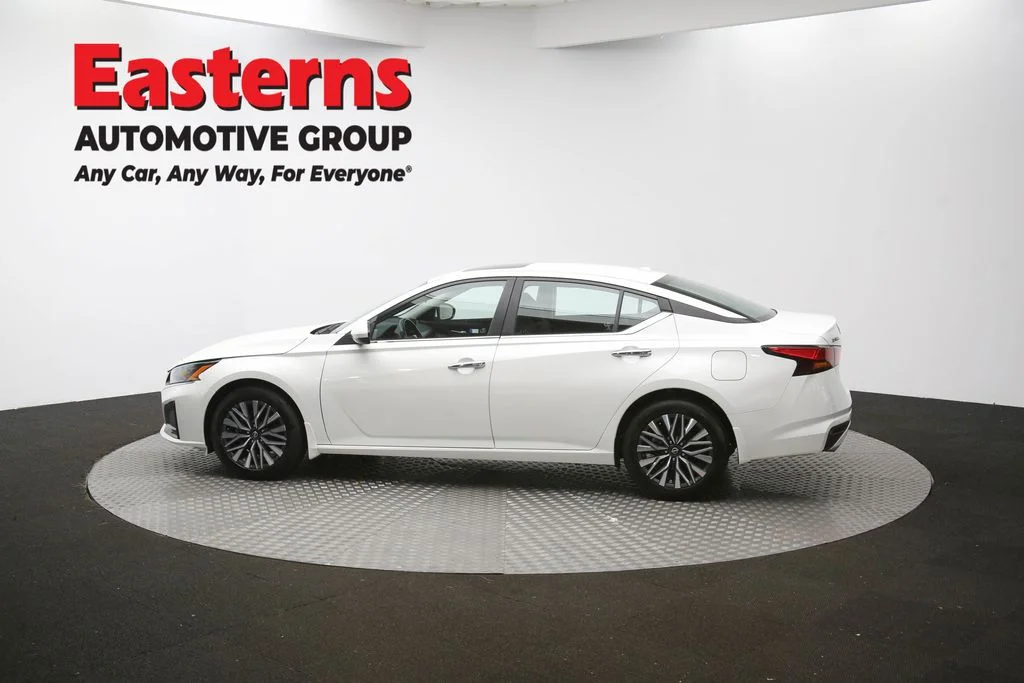 Used 2024 White Nissan 2.5 SV image 61