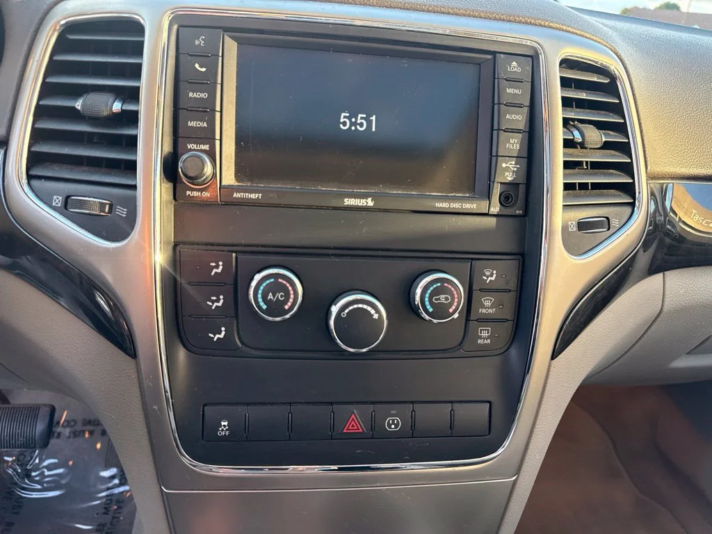 Used 2013 White Jeep Laredo image 27