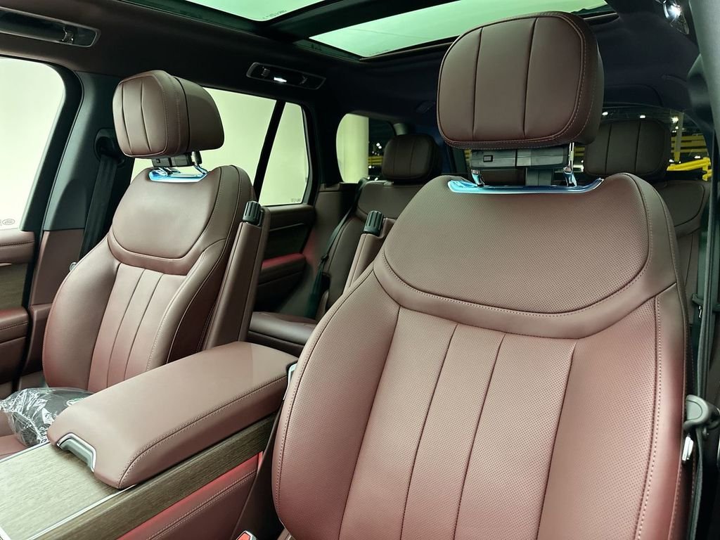 New 2026 Sunset Gold SV Bespoke Ultra Metallic Gloss Land Rover SE image 10