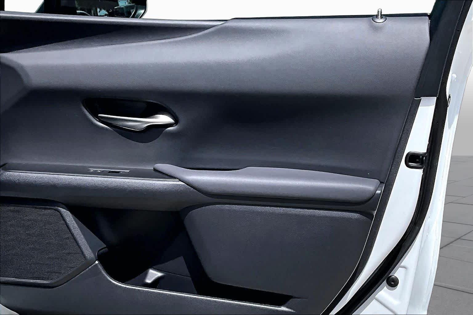 Used 2025 Ultra White with Obsidian Roof Lexus F SPORT Design image 27
