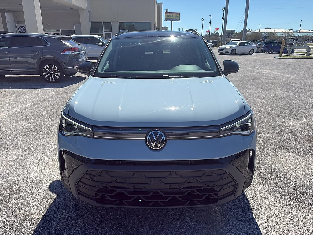 New 2027 Monument Gray w/ Deep Black Roof Volkswagen SE Black FWD image 28