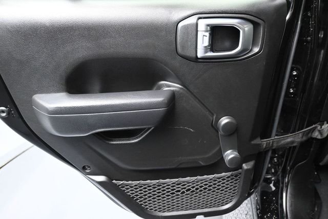 Used 2022 Black Jeep Sport image 9