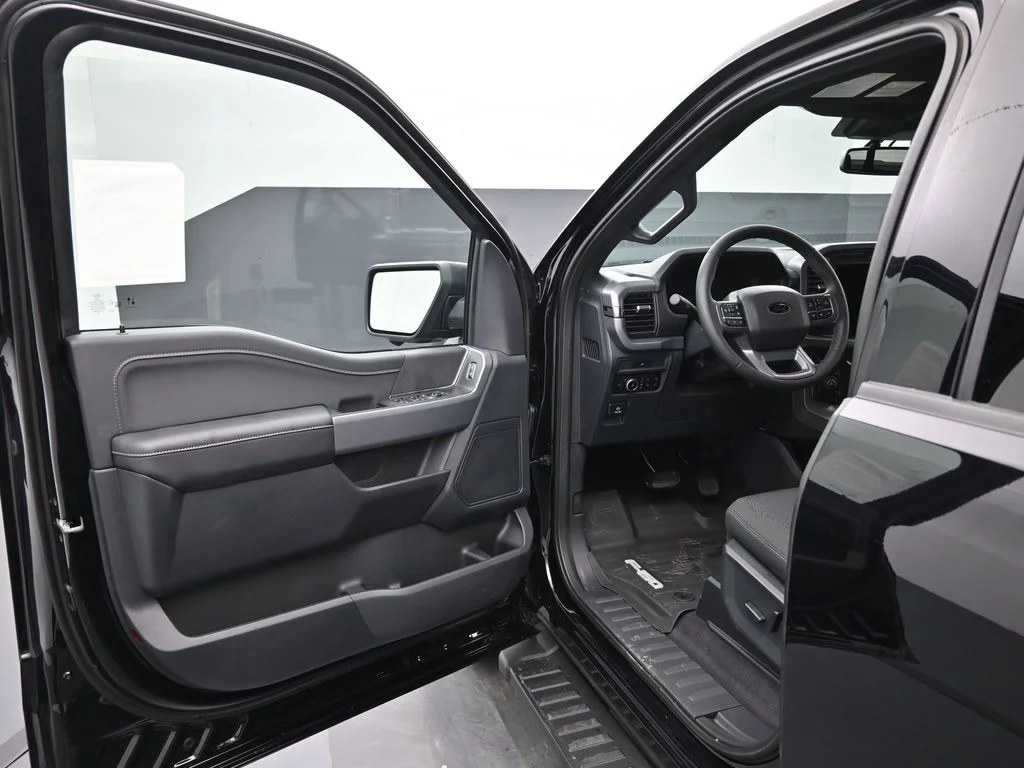 New 2026 Agate Black Metallic Ford XLT image 8