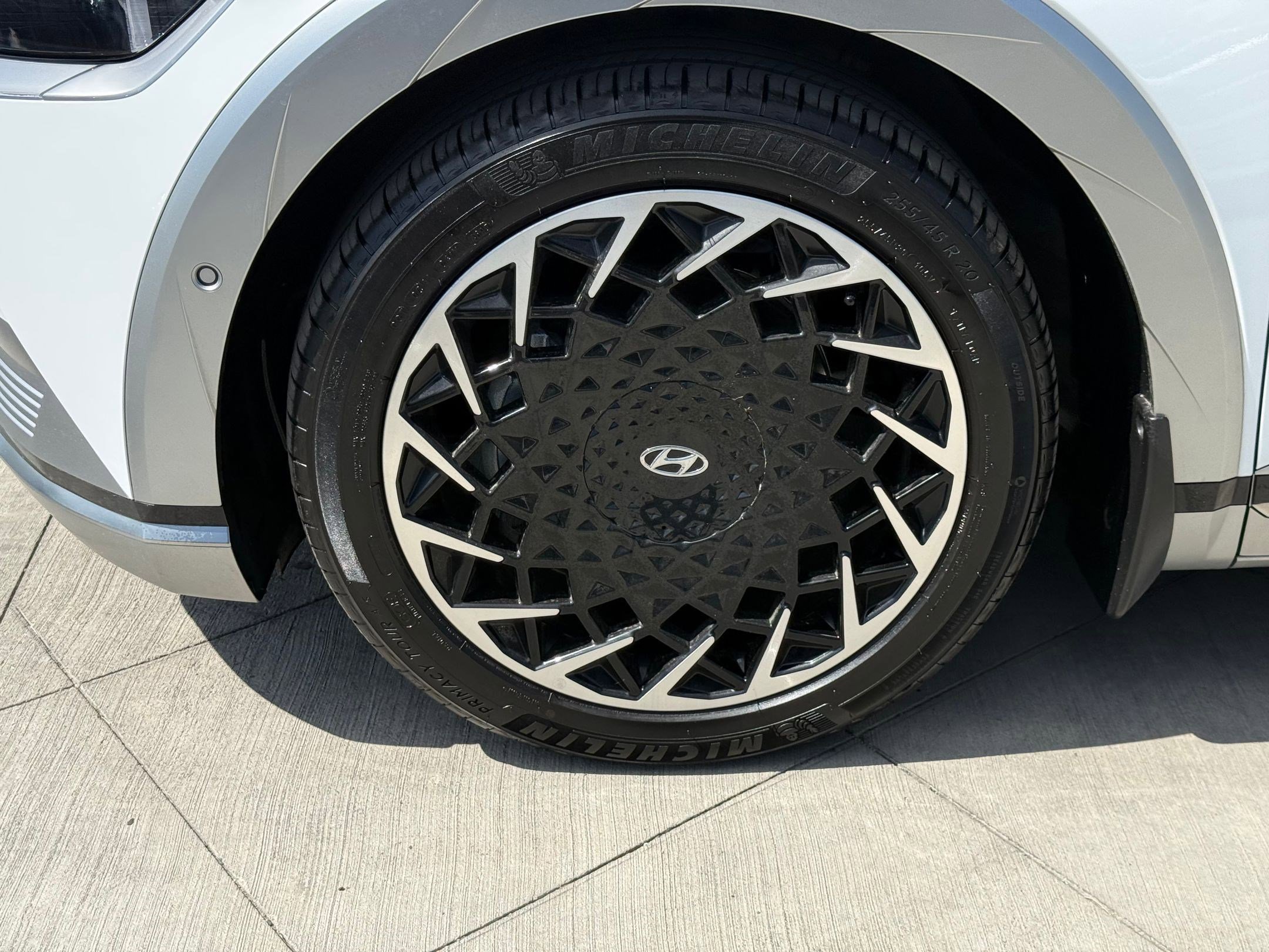 2024 Hyundai IONIQ 5 Limited - Photo 12